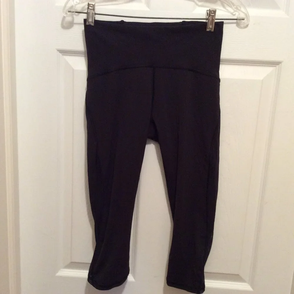 Lululemon Cropped Leggings 6 Solid Black